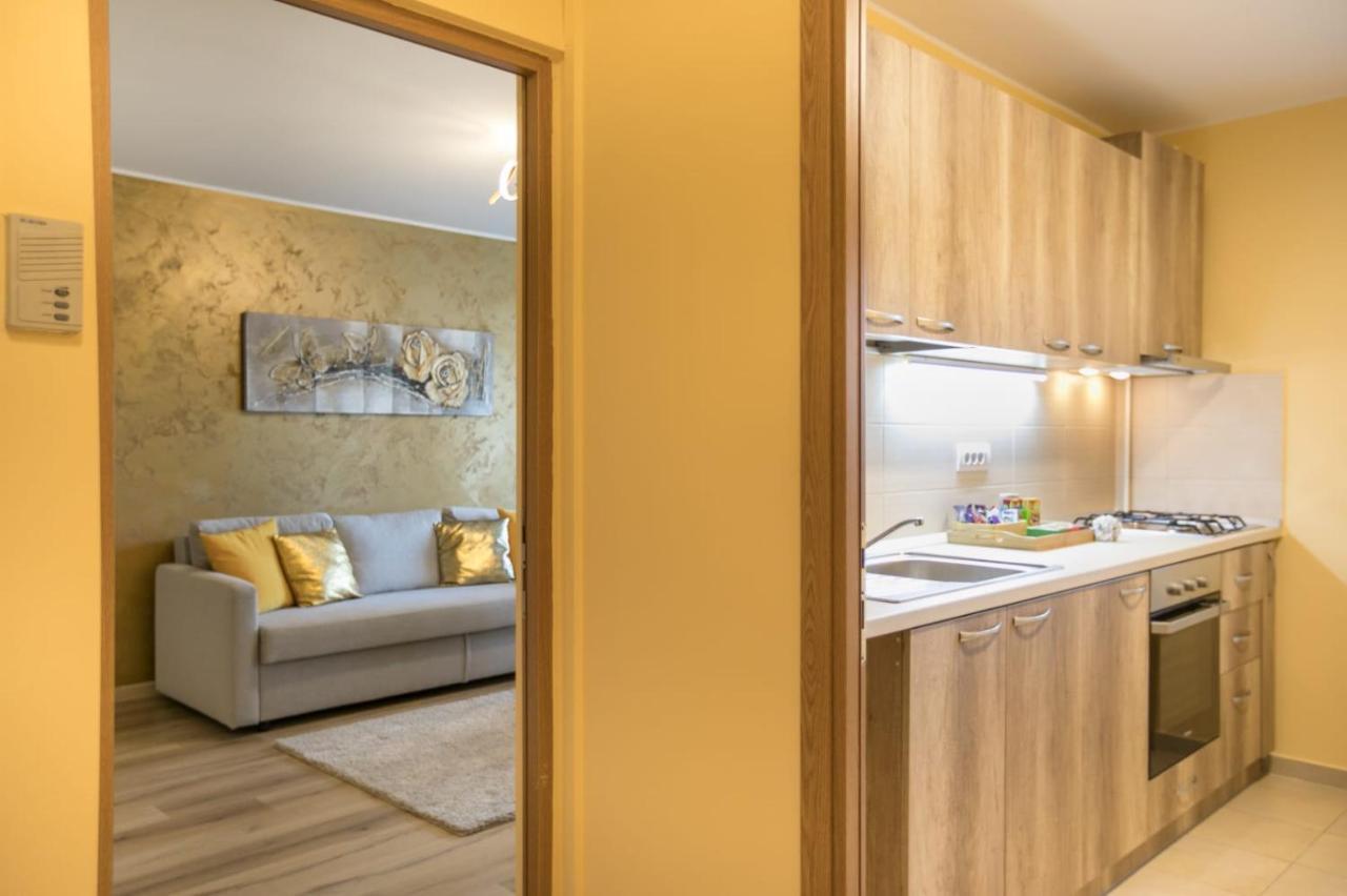 Golden Apartment Baneasa Bukares Bagian luar foto