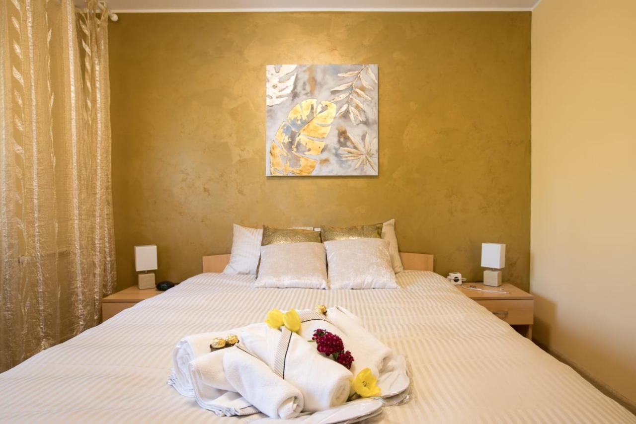 Golden Apartment Baneasa Bukares Bagian luar foto