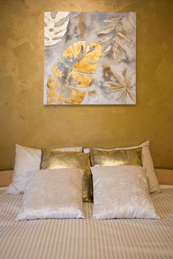 Golden Apartment Baneasa Bukares Bagian luar foto