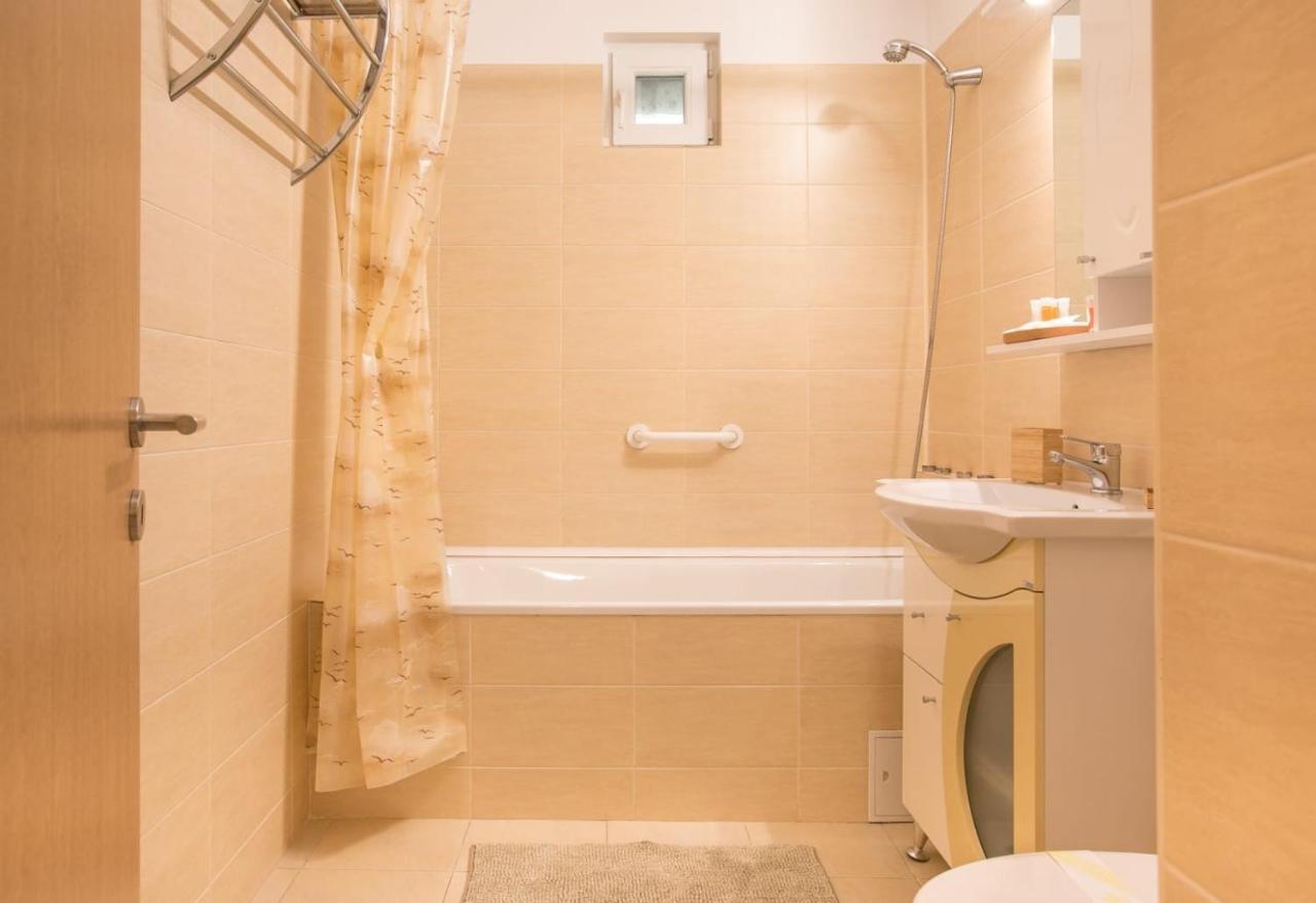 Golden Apartment Baneasa Bukares Bagian luar foto